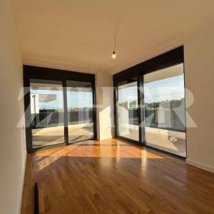 PRODAJA, KRK, DVA LUKSUZNA DVOETAŽNA APARTMANA S KROVNIM BAZENIMA