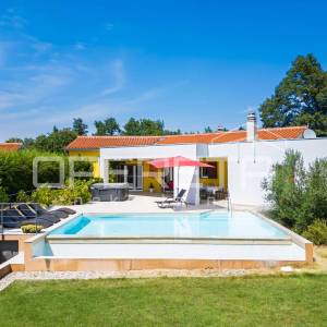 Istra, Svetvinčenat, predivna kuća sa bazenom i saunom, okružena prirodom