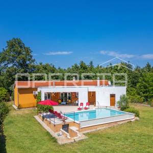 Istra, Svetvinčenat, predivna kuća sa bazenom i saunom okružena prirodom