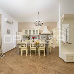 Istra, Svetvinčenat, predivna kuća sa bazenom i saunom okružena prirodom