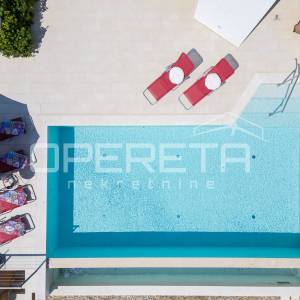 Istra, Svetvinčenat, predivna kuća sa bazenom i saunom okružena prirodom