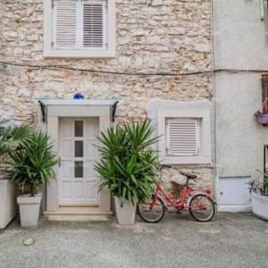 Prodaja - Kuća u centru, samo 50 m udaljena od mora, Umag!