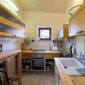 Prodaja kuće na odličnoj lokaciji u neposrednoj blizini Pulske arene, centar!