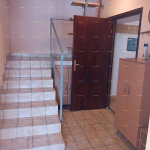 Prodaja kuće s dvorištem i parkirnim mjestima, Pula!