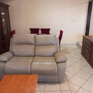 Prodaja kuće s dvorištem i parkirnim mjestima, Pula!