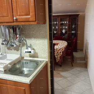 Prodaja kuće s dvorištem i parkirnim mjestima, Pula!