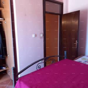 Prodaja kuće s dvorištem i parkirnim mjestima, Pula!