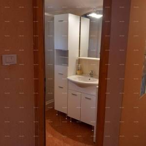 Prodaja kuće s dvorištem i parkirnim mjestima, Pula!