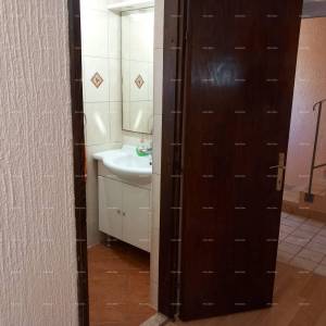 Prodaja kuće s dvorištem i parkirnim mjestima, Pula!