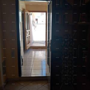 Prodaja kuće s dvorištem i parkirnim mjestima, Pula!