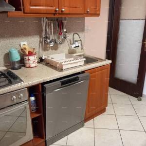 Prodaja kuće s dvorištem i parkirnim mjestima, Pula!