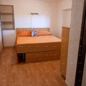 Prodaja kuće s dvorištem i parkirnim mjestima, Pula!