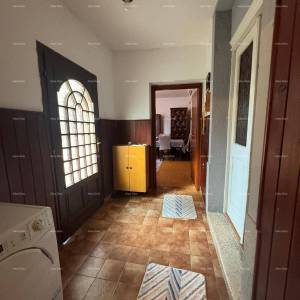 Prodaja kuće u širem dijelu centra s pomoćnom građevinom, Pula!