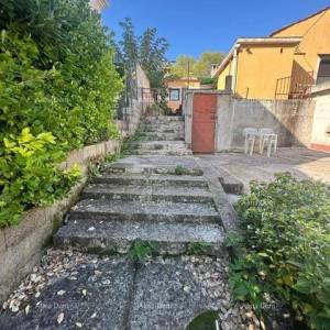 Prodaja kuće u širem dijelu centra s pomoćnom građevinom, Pula!