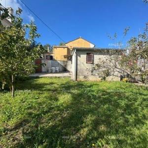 Prodaja kuće u širem dijelu centra s pomoćnom građevinom, Pula!