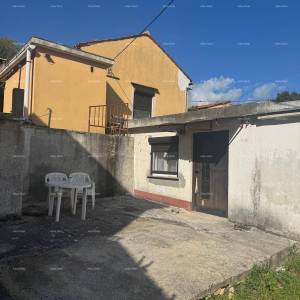 Prodaja kuće u širem dijelu centra s pomoćnom građevinom, Pula!