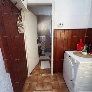 Prodaja kuće u širem dijelu centra s pomoćnom građevinom, Pula!