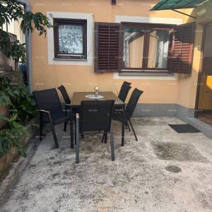 Prodaja kuće u širem dijelu centra s pomoćnom građevinom, Pula!