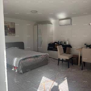 Prodaja kuće u širem dijelu centra s pomoćnom građevinom, Pula!