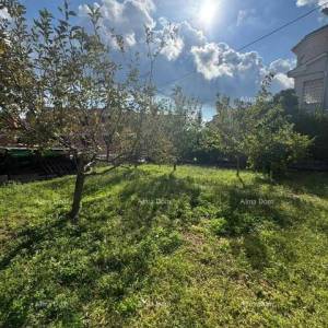 Prodaja kuće u širem dijelu centra s pomoćnom građevinom, Pula!