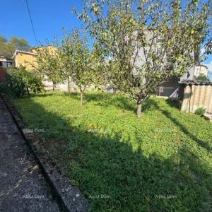 Prodaja kuće u širem dijelu centra s pomoćnom građevinom, Pula!