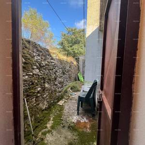 Prodaja kuće u širem dijelu centra s pomoćnom građevinom, Pula!