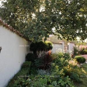 Prodaja lijepe, obiteljske, dupleks kuće s garažom, okolica Poreča!