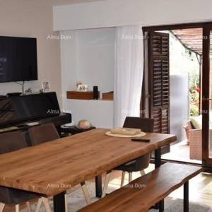 Prodaja lijepe, obiteljske, dupleks kuće s garažom, okolica Poreča!