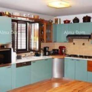 Prodaja lijepe, obiteljske, dupleks kuće s garažom, okolica Poreča!