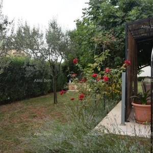 Prodaja lijepe, obiteljske, dupleks kuće s garažom, okolica Poreča!