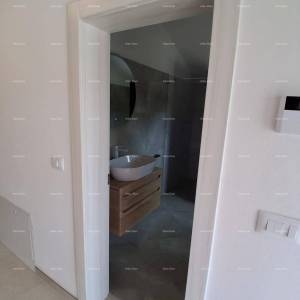 Prodaja - luksuzna kuća na velikoj okućnici s bazenom, wellness sobom i teretanom, blizina Poreča!