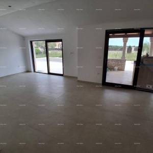 Prodaja - luksuzna kuća na velikoj okućnici s bazenom, wellness sobom i teretanom, blizina Poreča!