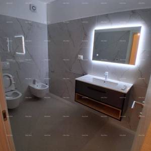 Prodaja - luksuzna kuća na velikoj okućnici s bazenom, wellness sobom i teretanom, blizina Poreča!