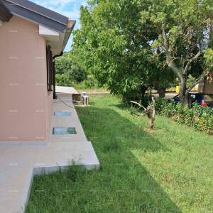 Prodaja - luksuzna kuća na velikoj okućnici s bazenom, wellness sobom i teretanom, blizina Poreča!