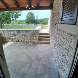 Prodaja - luksuzna kuća na velikoj okućnici s bazenom, wellness sobom i teretanom, blizina Poreča!