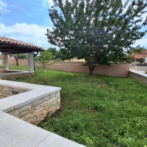 Prodaja - luksuzna kuća na velikoj okućnici s bazenom, wellness sobom i teretanom, blizina Poreča!