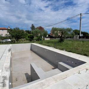 Prodaja - luksuzna kuća na velikoj okućnici s bazenom, wellness sobom i teretanom, blizina Poreča!