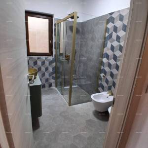 Prodaja - luksuzna kuća na velikoj okućnici s bazenom, wellness sobom i teretanom, blizina Poreča!