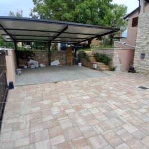 Prodaja - luksuzna kuća na velikoj okućnici s bazenom, wellness sobom i teretanom, blizina Poreča!