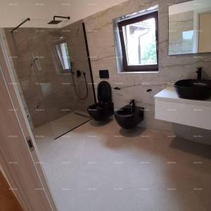Prodaja - luksuzna kuća na velikoj okućnici s bazenom, wellness sobom i teretanom, blizina Poreča!