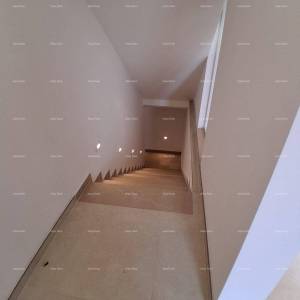 Prodaja - luksuzna kuća na velikoj okućnici s bazenom, wellness sobom i teretanom, blizina Poreča!