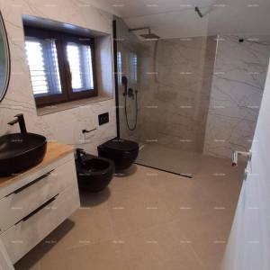 Prodaja - luksuzna kuća na velikoj okućnici s bazenom, wellness sobom i teretanom, blizina Poreča!