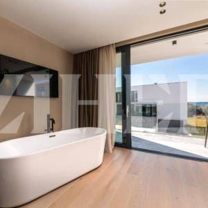 PRODAJA, LUKSUZNA VILA S BAZENOM I S PREKRASNIM POGLEDOM NA MORE