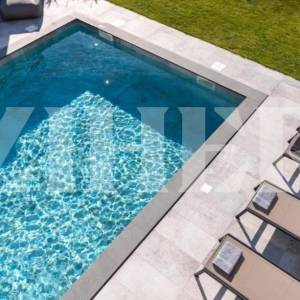 PRODAJA, LUKSUZNA VILA S BAZENOM I S PREKRASNIM POGLEDOM NA MORE