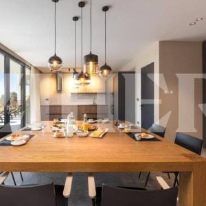 PRODAJA, LUKSUZNA VILA S BAZENOM I S PREKRASNIM POGLEDOM NA MORE