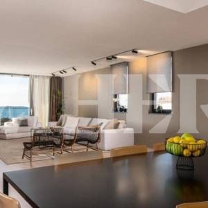 PRODAJA, LUKSUZNA VILA S BAZENOM I S PREKRASNIM POGLEDOM NA MORE