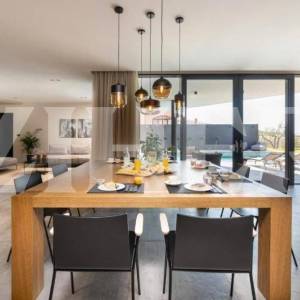 PRODAJA, LUKSUZNA VILA S BAZENOM I S PREKRASNIM POGLEDOM NA MORE