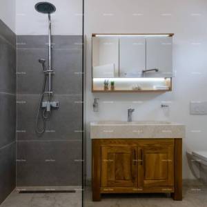 Prodaja - luksuzna vila s bazenom i jacuzzijem na prostranoj okućnici, Marčana!