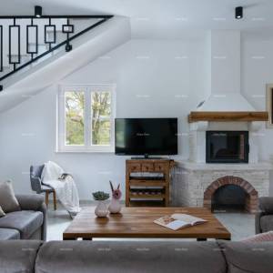 Prodaja - luksuzna vila s bazenom i jacuzzijem na prostranoj okućnici, Marčana!