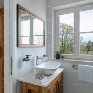 Prodaja - luksuzna vila s bazenom i jacuzzijem na prostranoj okućnici, Marčana!